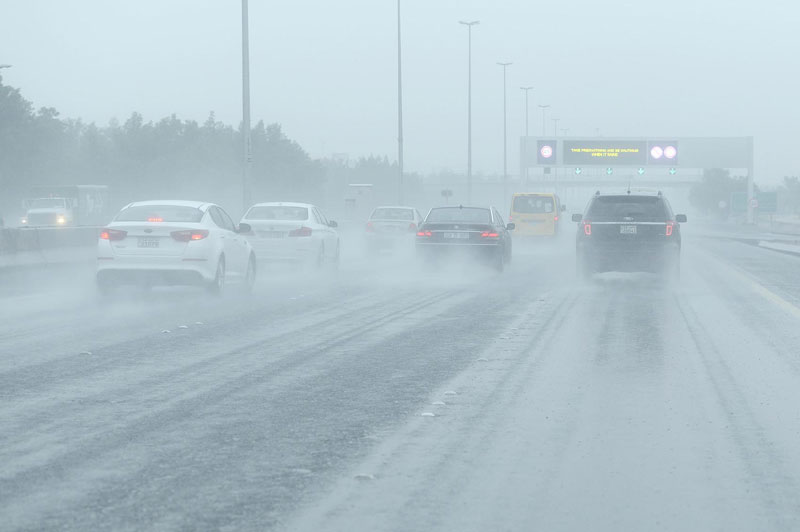 New wave of unstable weather hit Kuwait; Ministry urge people to stay indoor