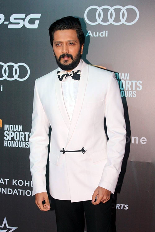 Riteish Deshmukh remembers father on death anniversary