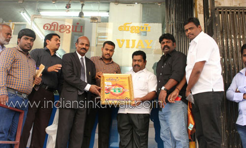 Kuwait Tamilosai Association honours Mr. Vijay, proprietor of Vijay Restaurant