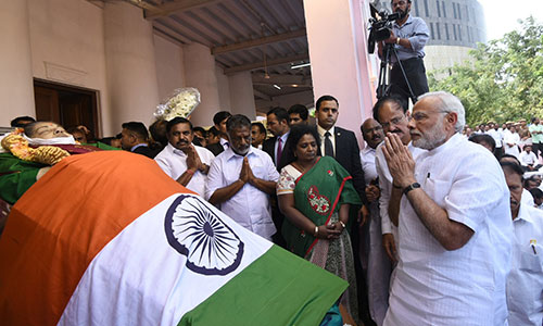 Jayalalithaa laid to rest as Marina turns into sea of mourners 