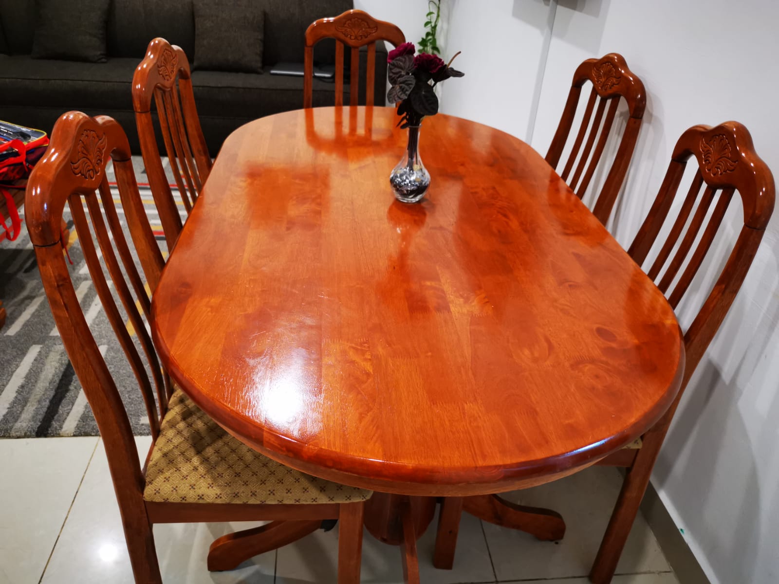 IIK Seal a Deal, best bargain in Kuwait Dining Table With 5 Chai
