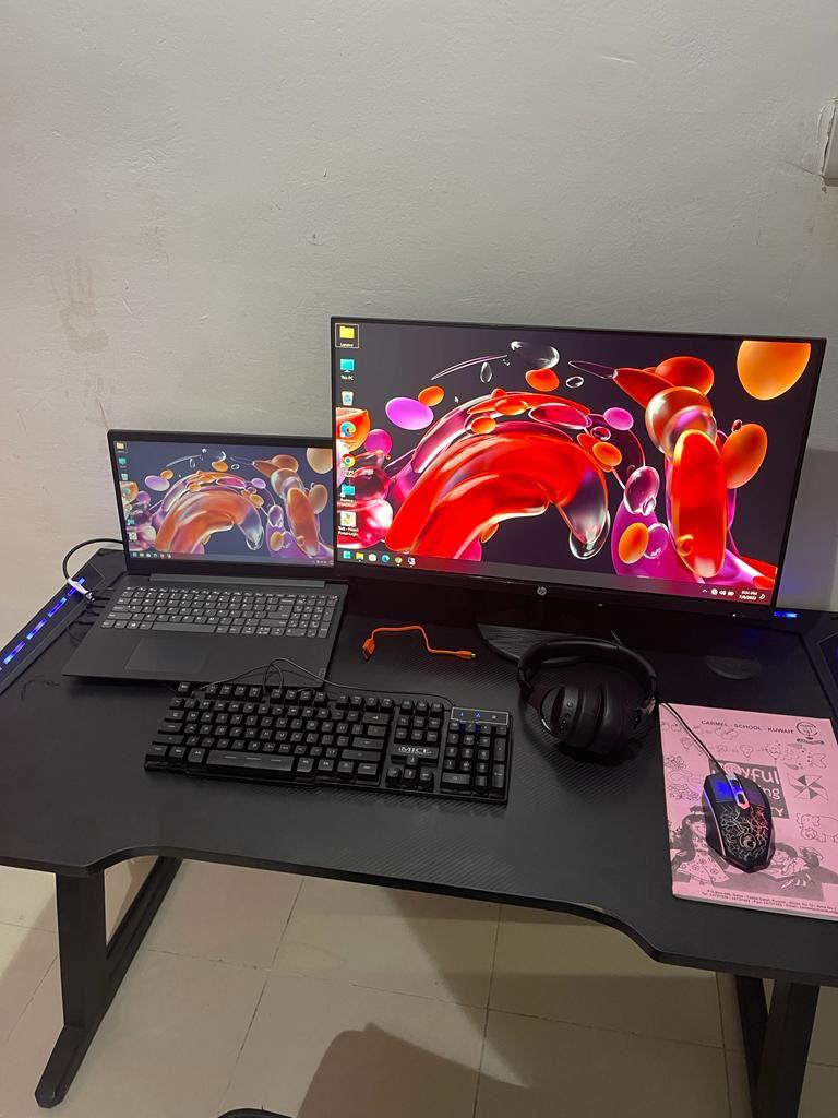 HP monitor 27 inch with gaming table