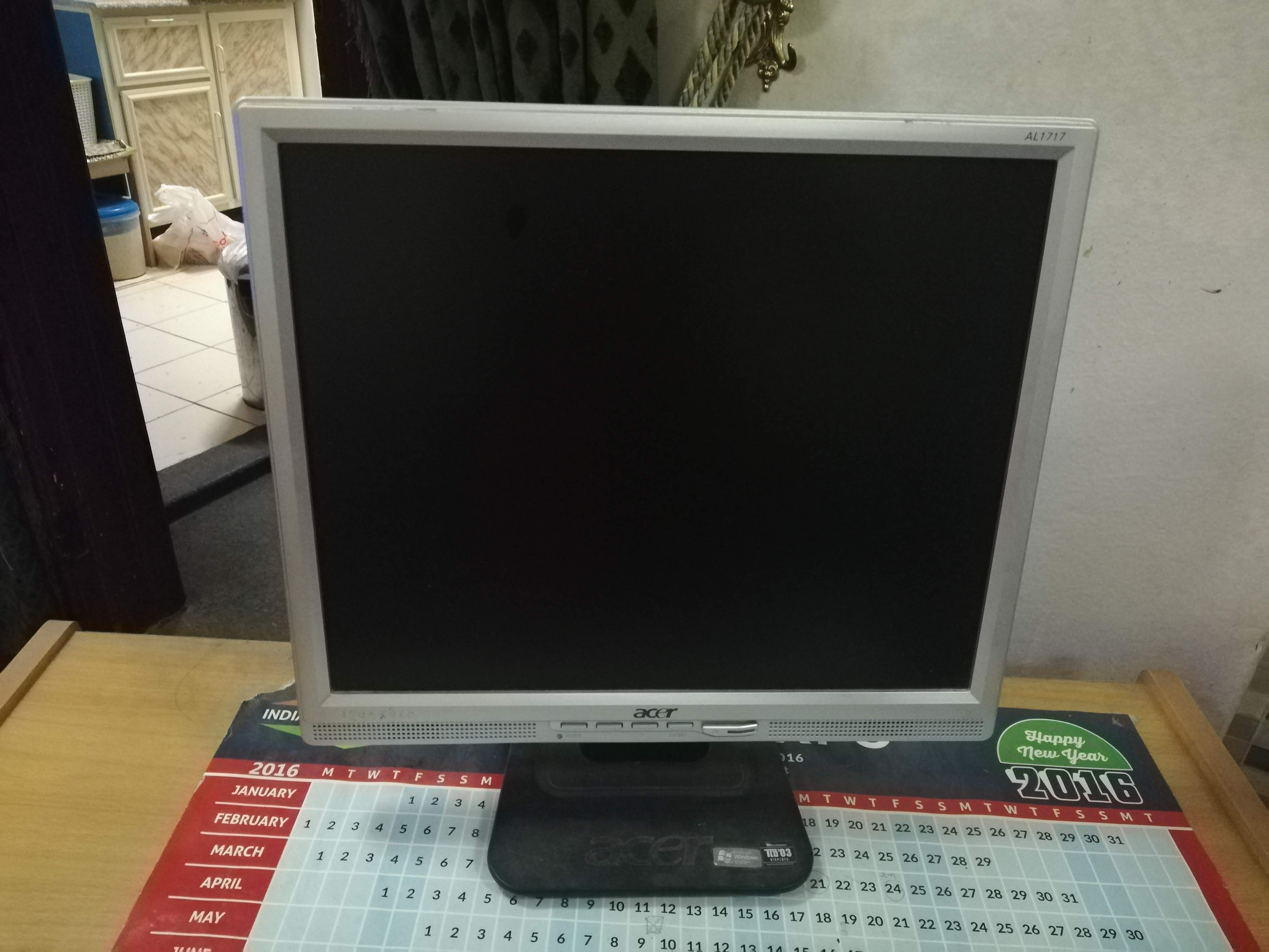 17 Inch ACER LCD monitor with BENQ mouse+Key board for sale at Salmiya 
