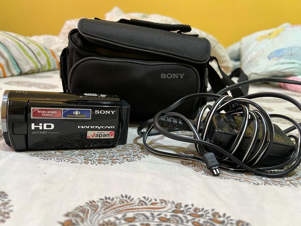 SONY DSL CAMERA FOR REASONABLE PRICE!!! GRAB IT NOW!!!!! PERFECT CONDITION AND AMAZING QUALITY!!!! 