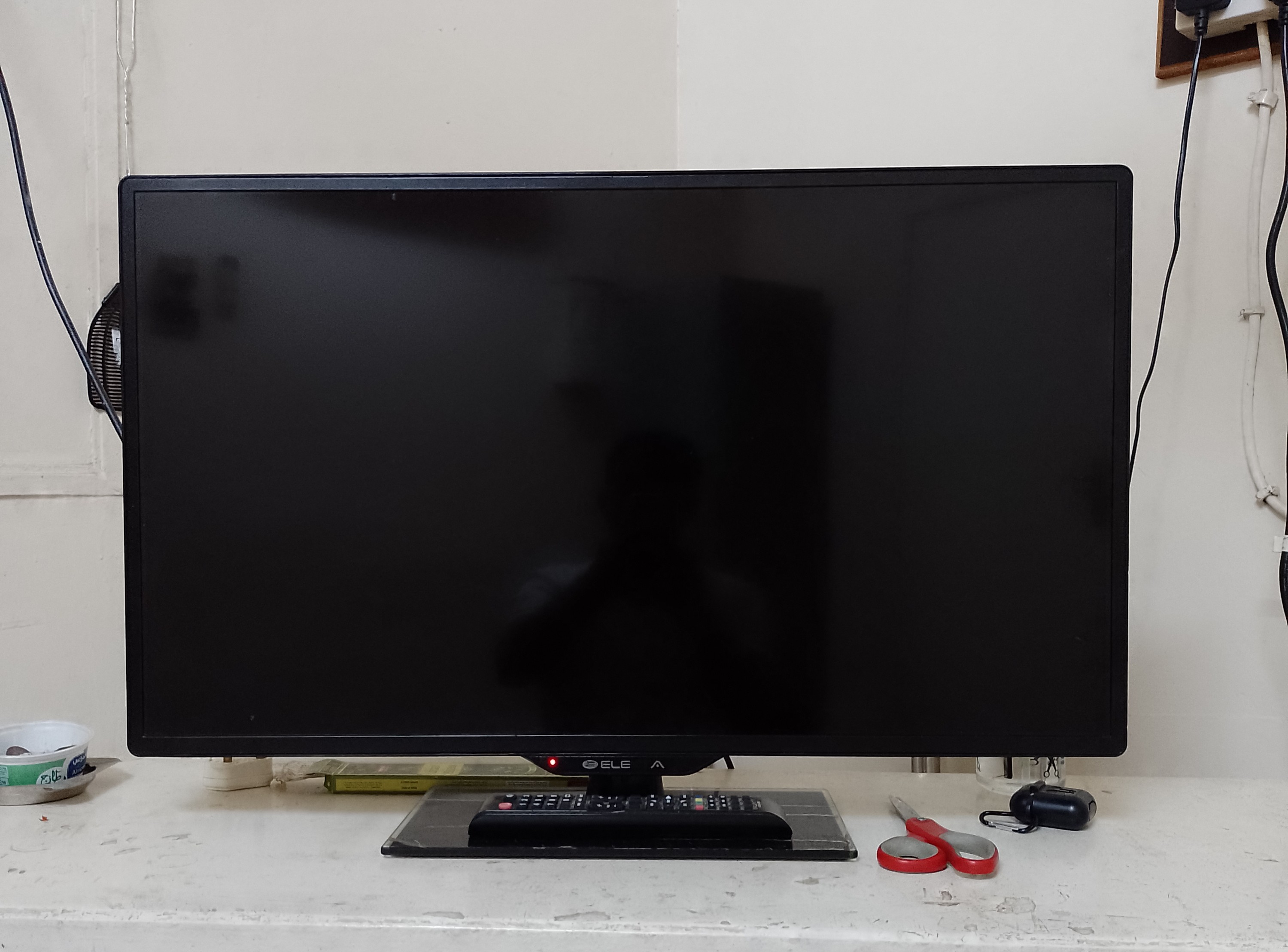 FOR SALE 3X GENERAL A/C & 1X EELE LED TV : CALL 99298084