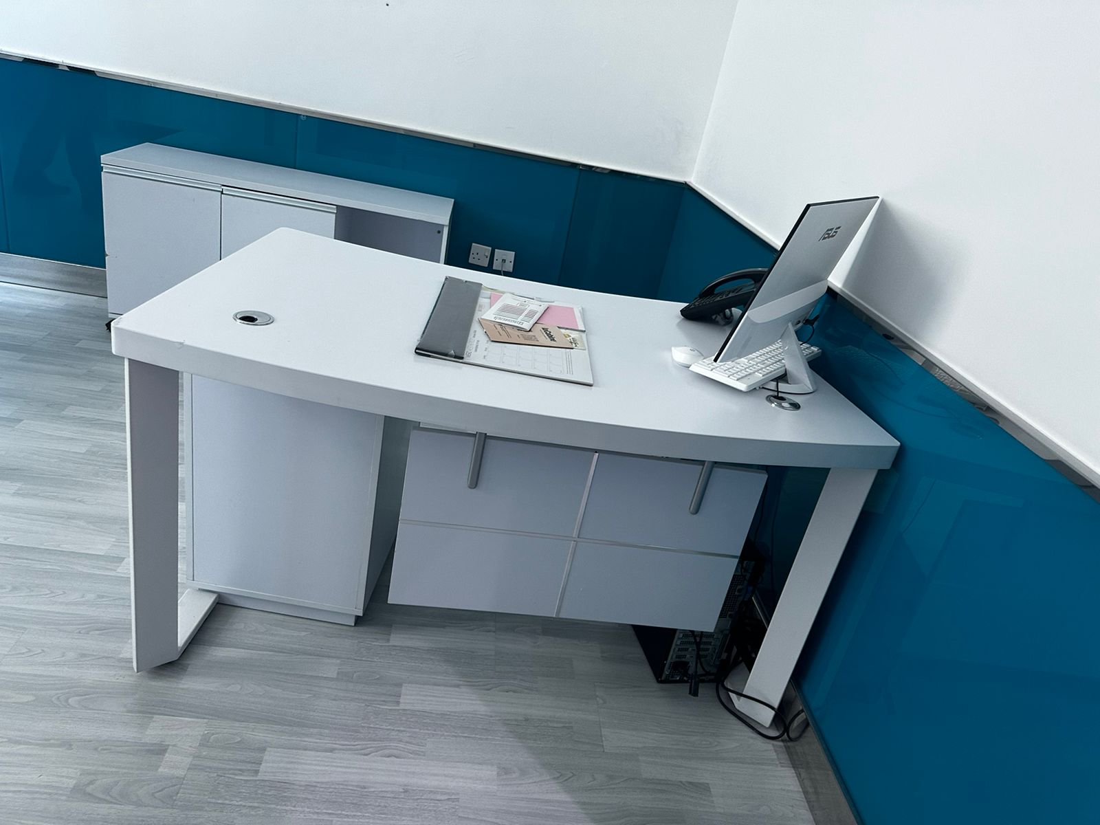 Urgently selling Office furniture