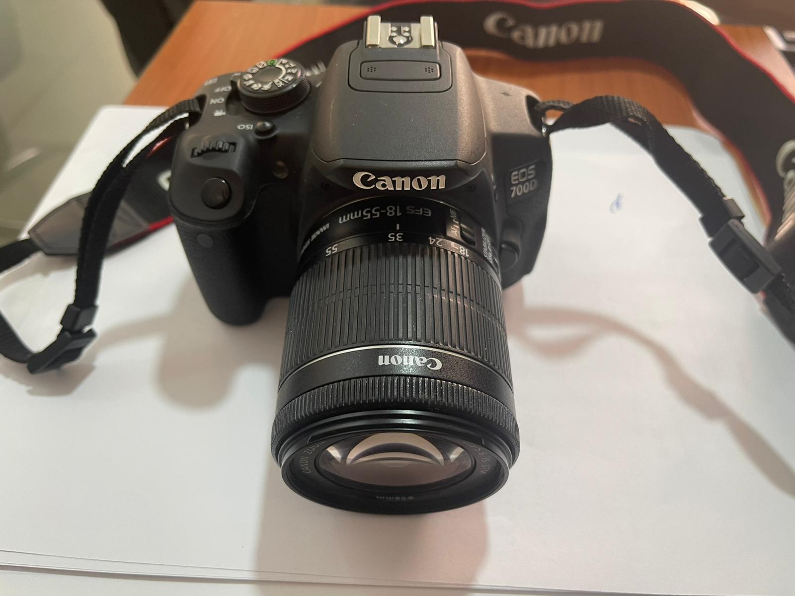 Used CANON DS126431 Camara for sale.