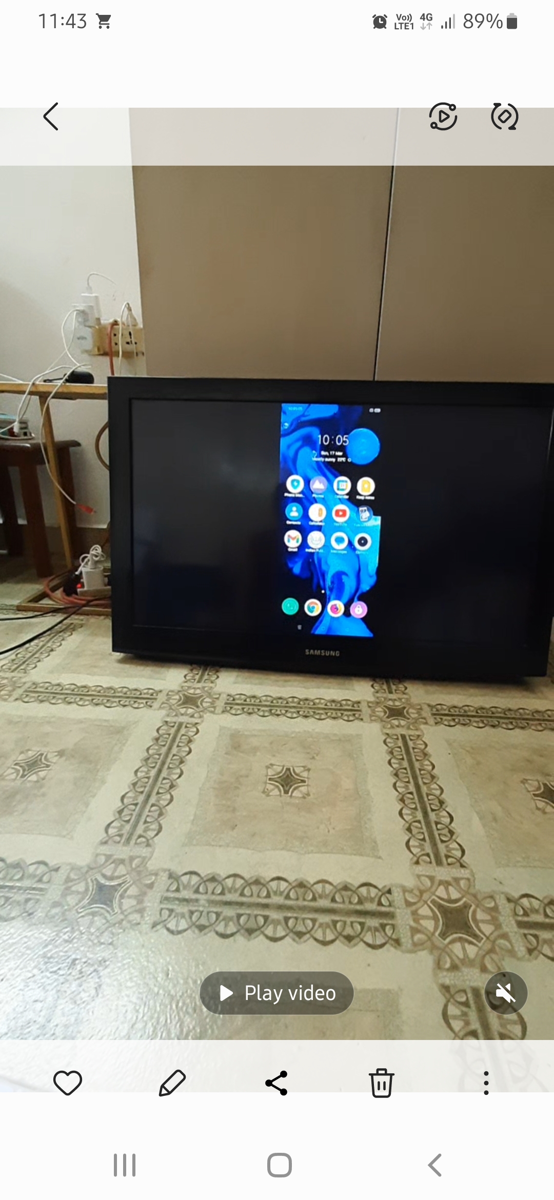 Samsung TV 32" with dongle excellent working condition. Indian leaving Kuwait for good. 
