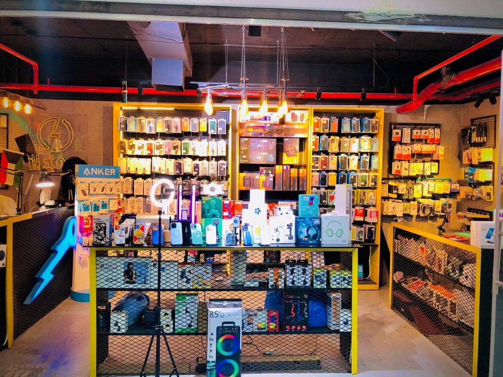 Urgently running rent mobile and gaming store in jamiya co-op-society Omariya 24 hours open