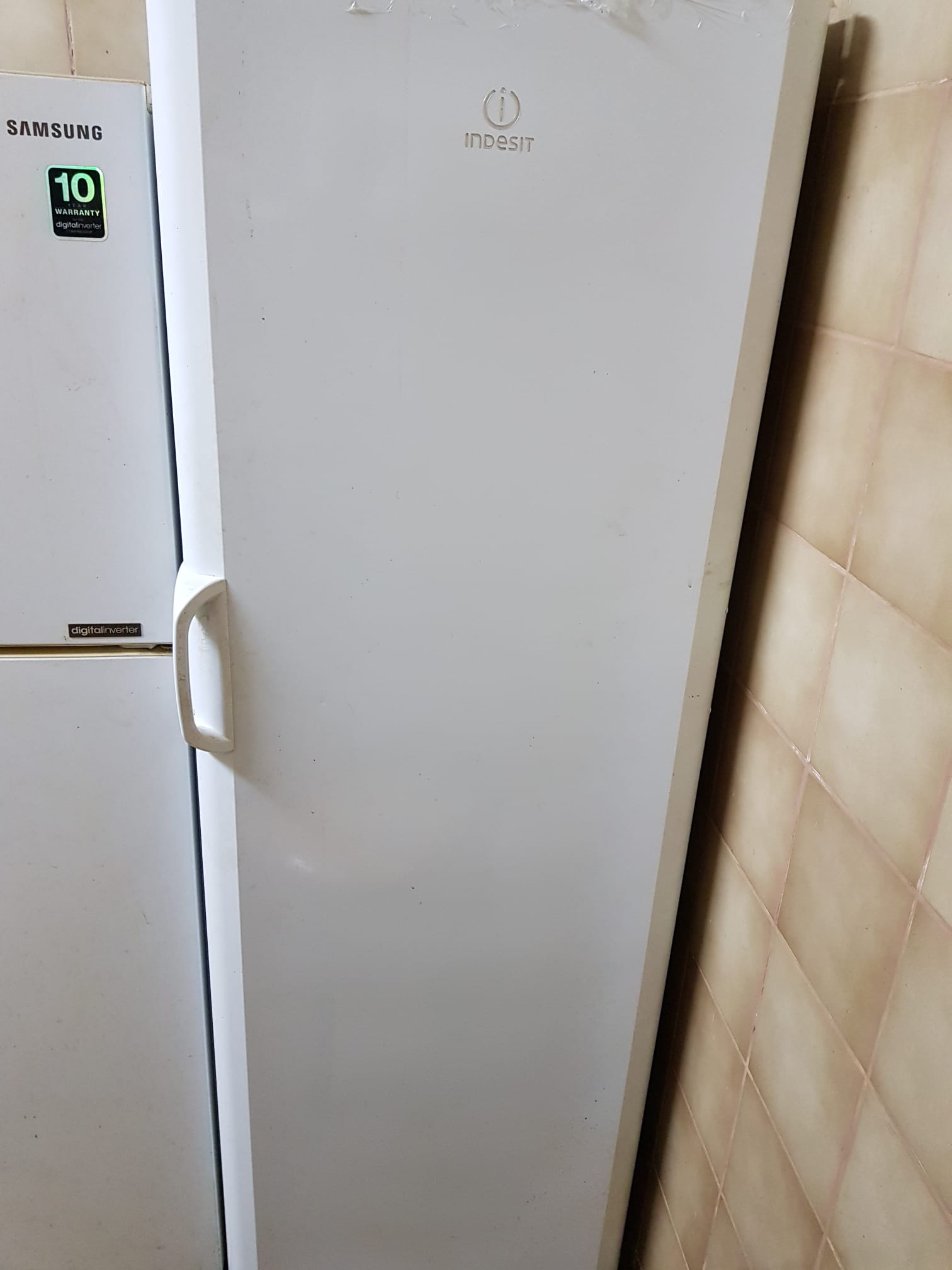 Freezer and Household furniture for sale in Mahboula