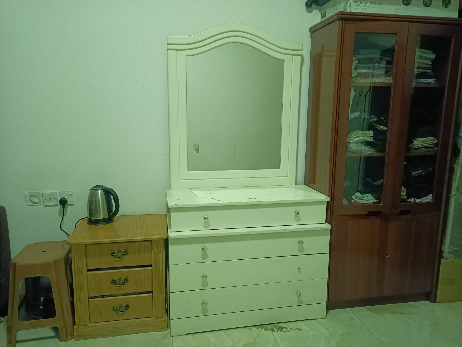 Big Hall- Studio Arartment for Rent along with Home Appliences & Furniture - Hawally