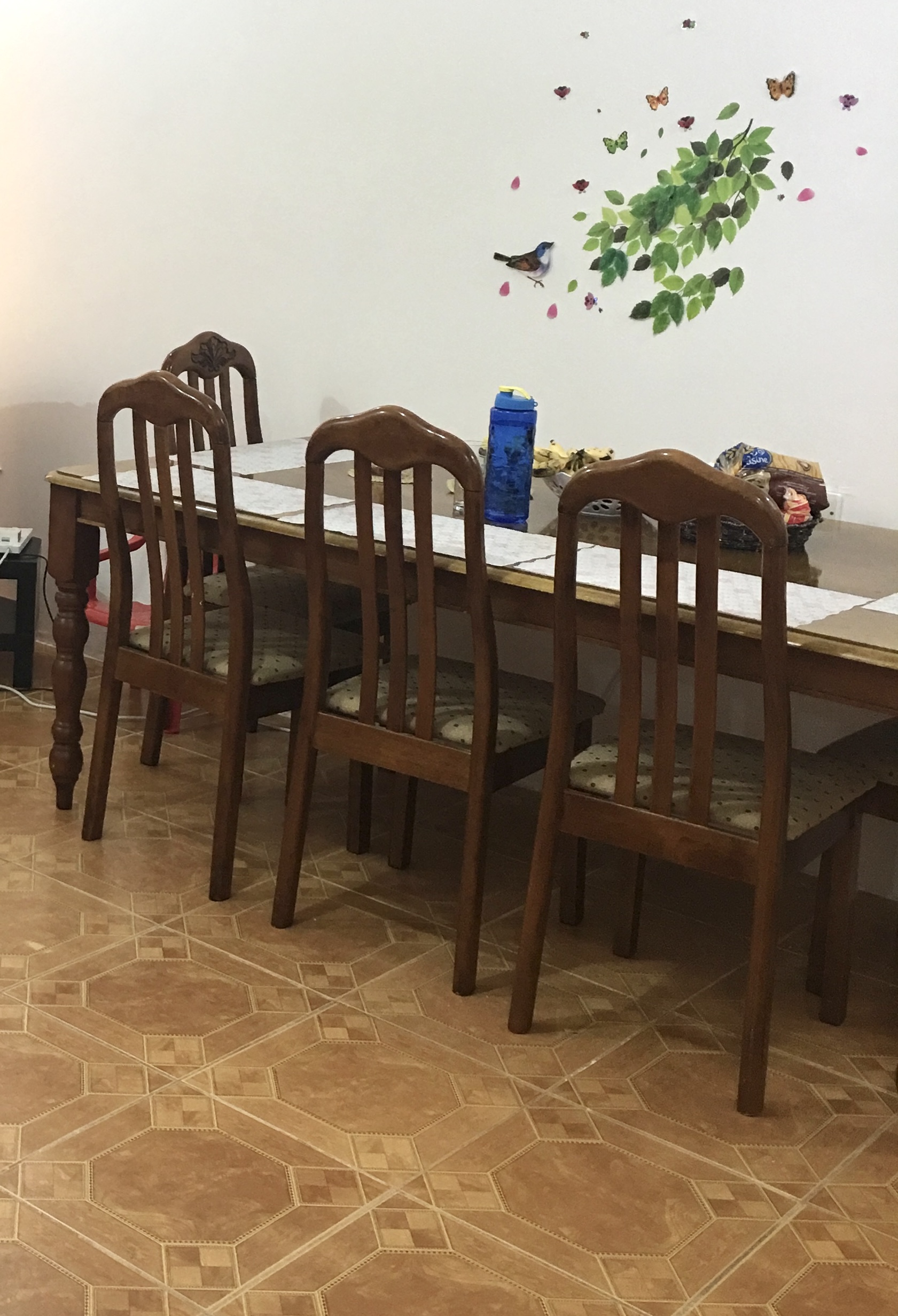 Dining table with 4 chairs from mangaf 