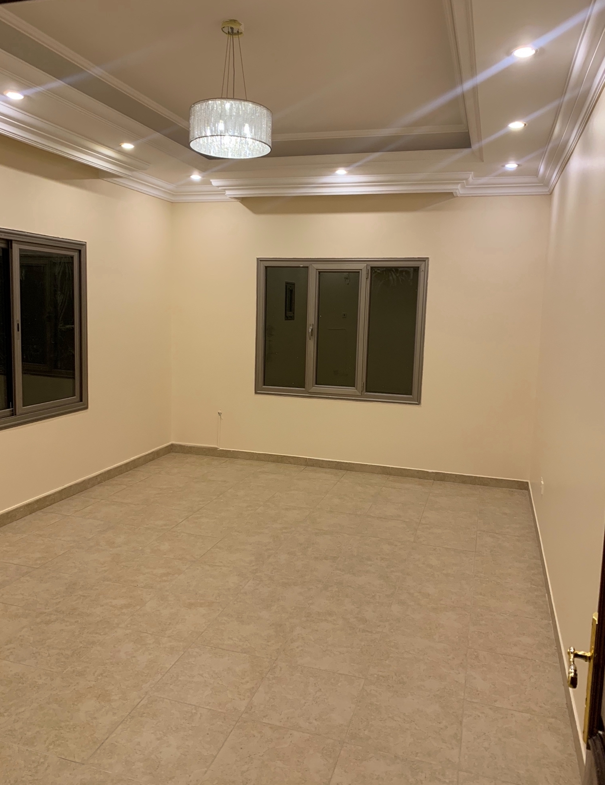 An apartment for rent in West Jleeb Al-Shuyoukh (Abdullah Al-Mubarak) for families