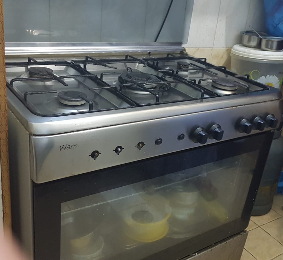 Wansa 5 burner cooking range for urgent sale. Fahaheel