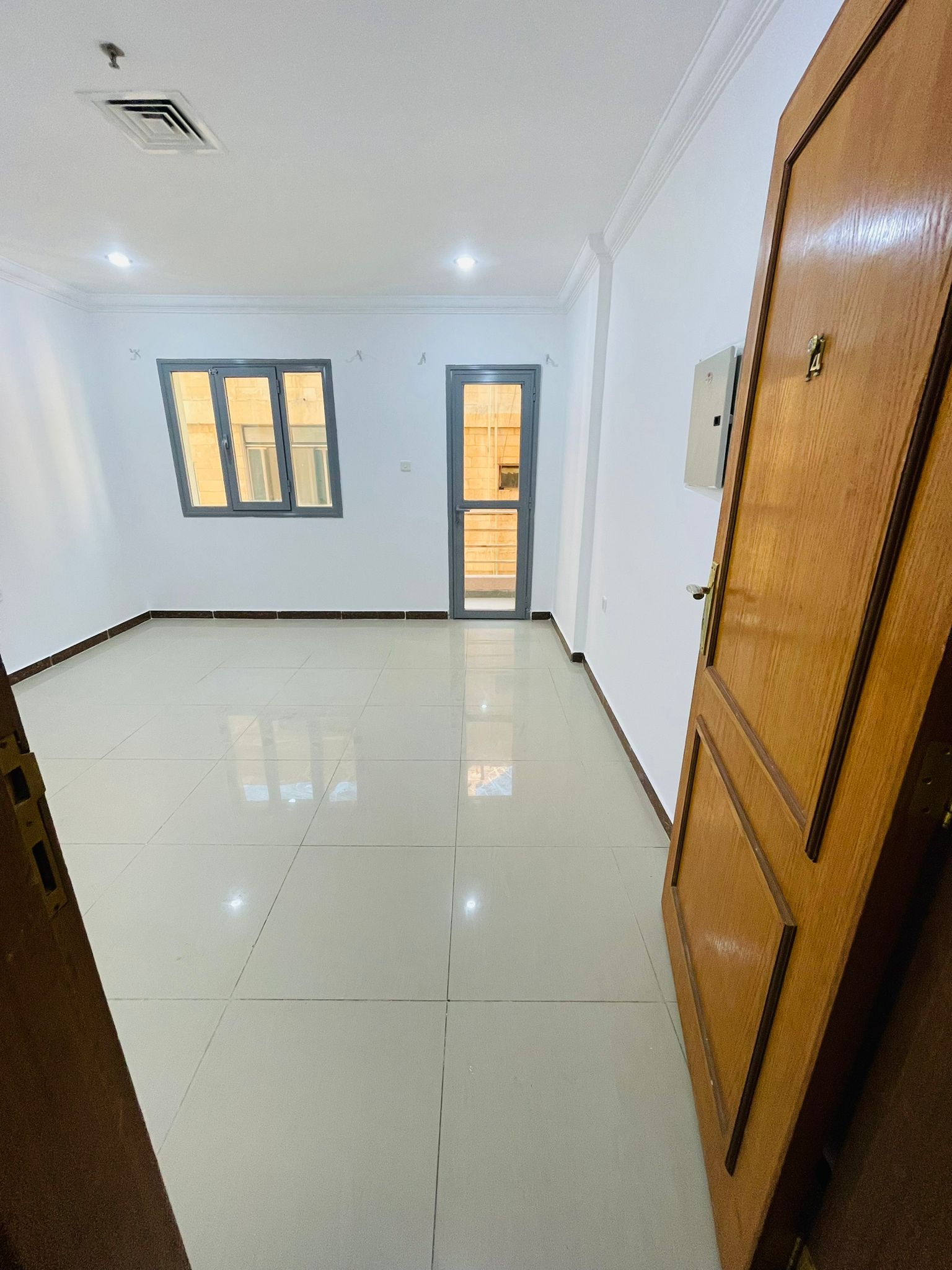 An elegant apartment for rent in Salmiya, block 12, Abu Hurairah Street, consisting of 3 rooms