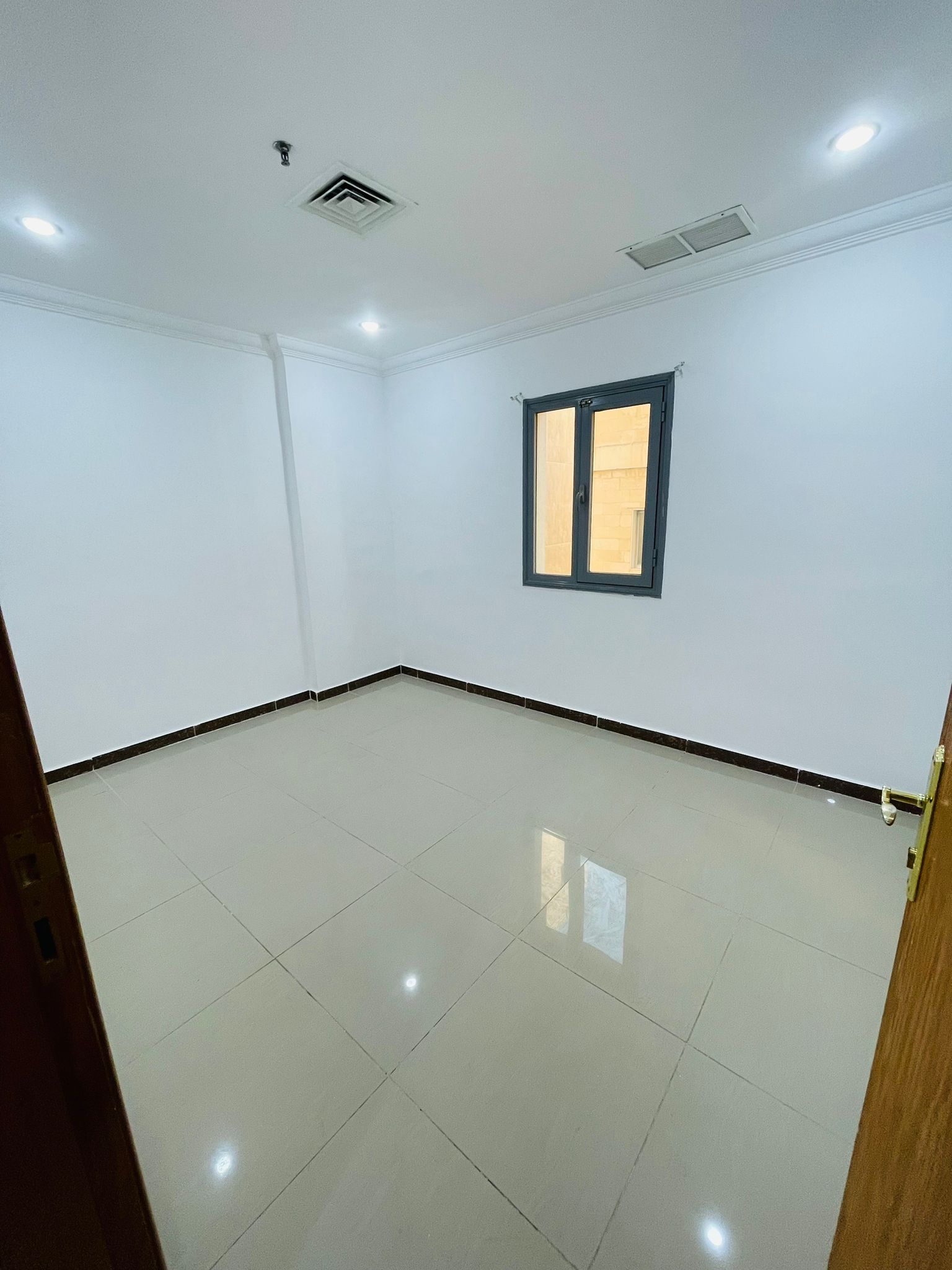 An elegant apartment for rent in Salmiya, block 12, Abu Hurairah Street, consisting of 3 rooms