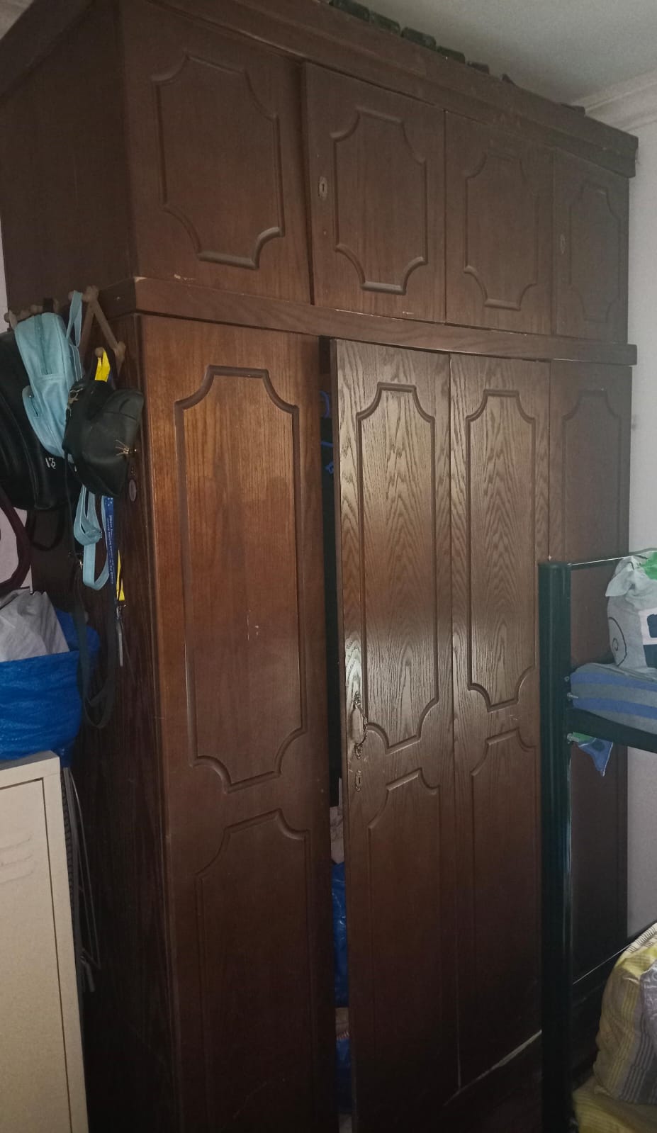 2 cupboards for sale