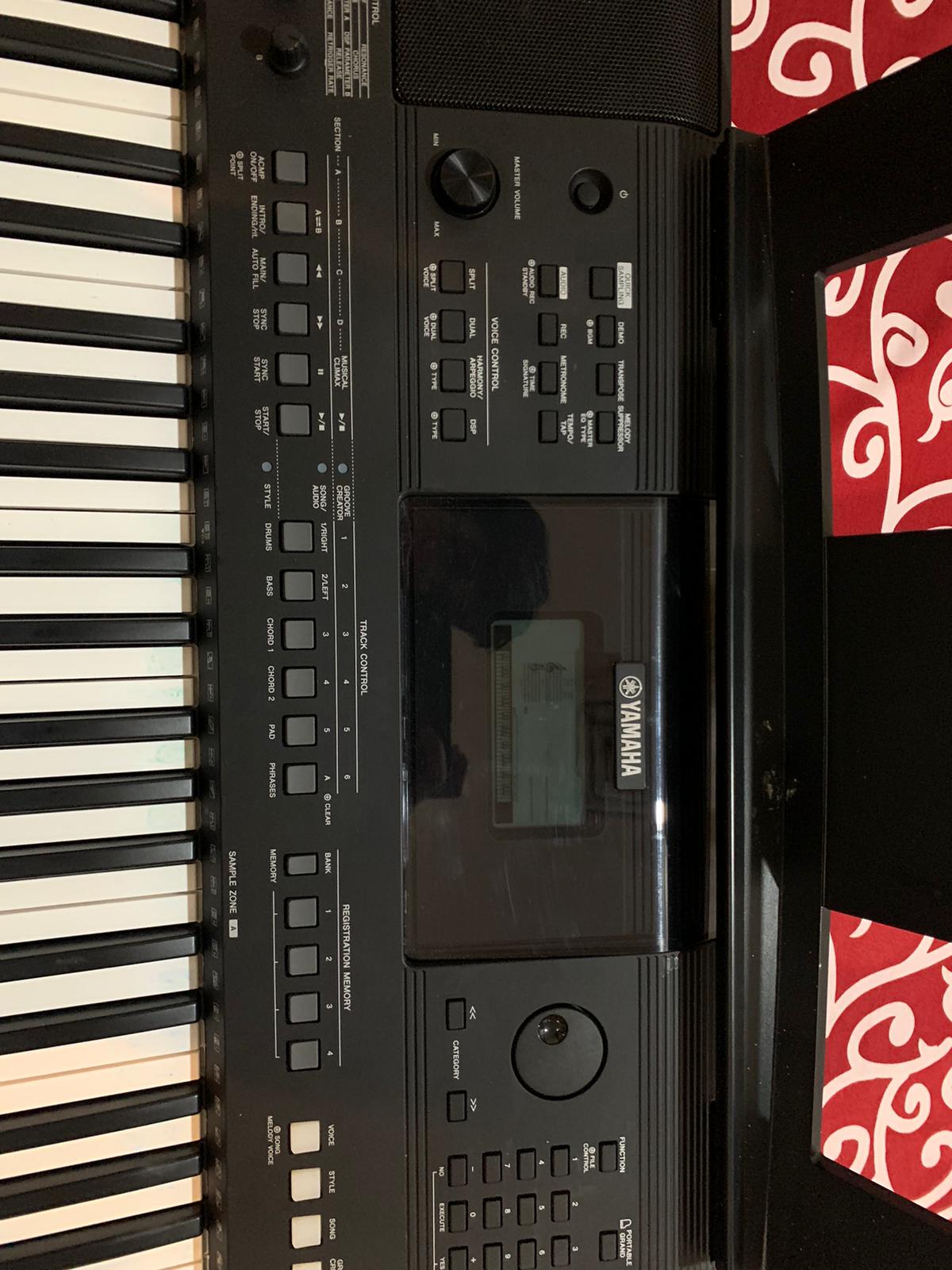 Piano Yamaha PSR E463