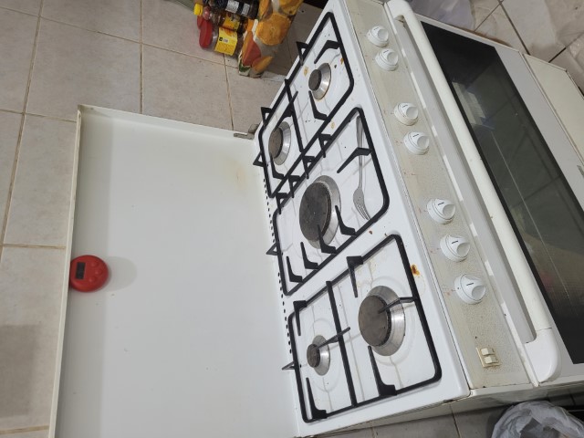 Gas stove 5 burner with 2 nos gas cylinder 