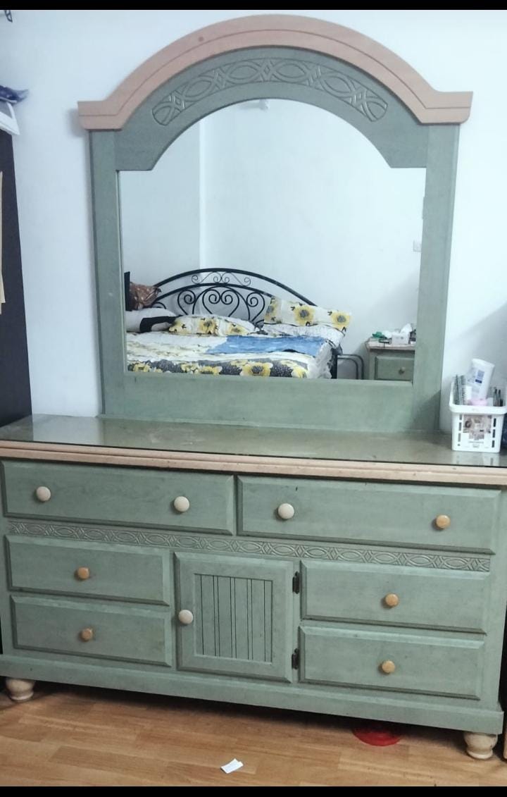 Dressing table with 2 side table for sale