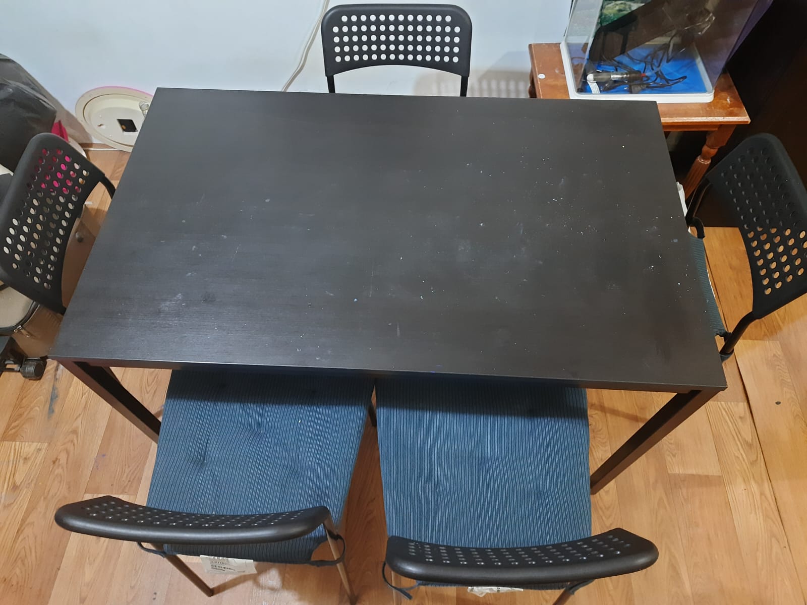 IKEA table with 4 chairs, smart tv, front load washing machine, microwave oven, ice box,room heater 