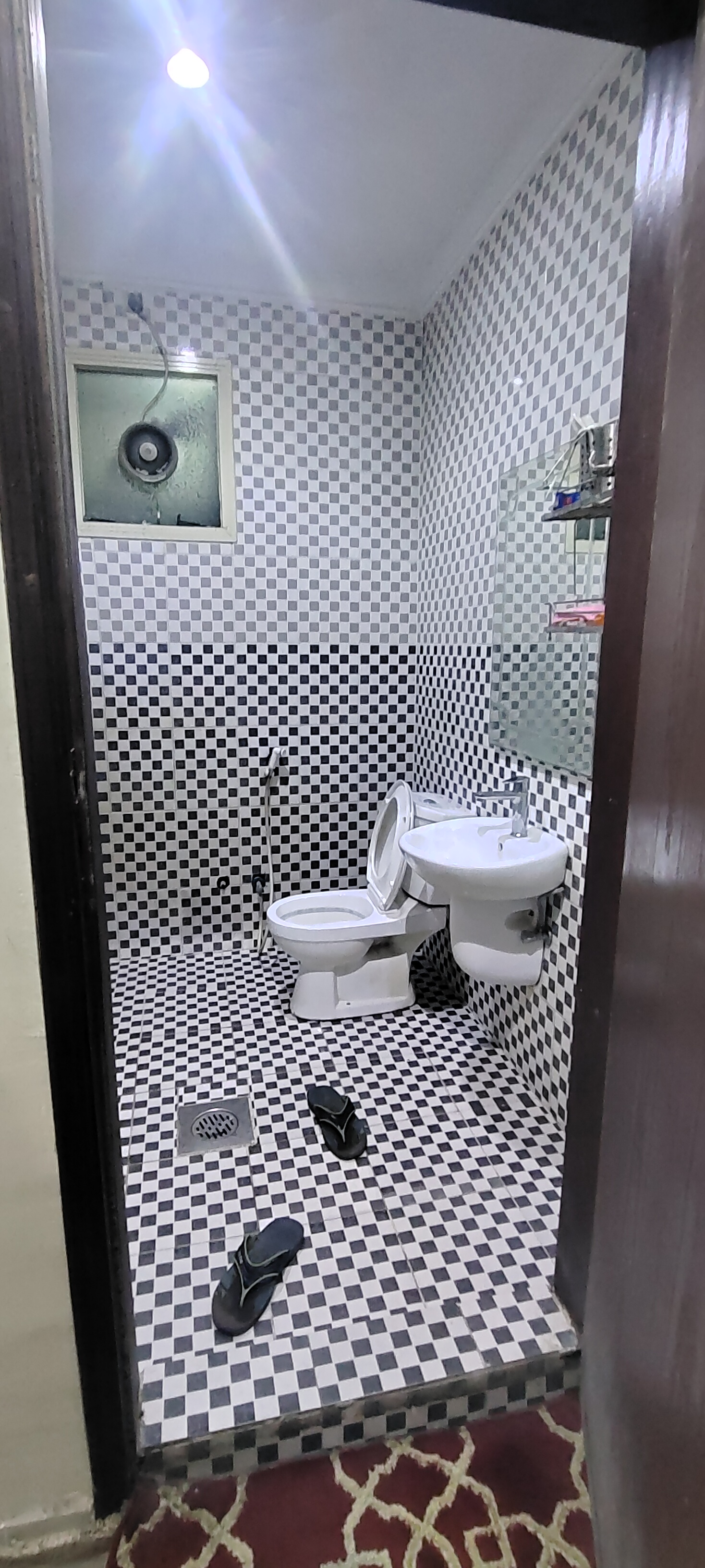 Unbelievable Savings Rooms Available For Rent At Just 300 A Month - f05kk2w