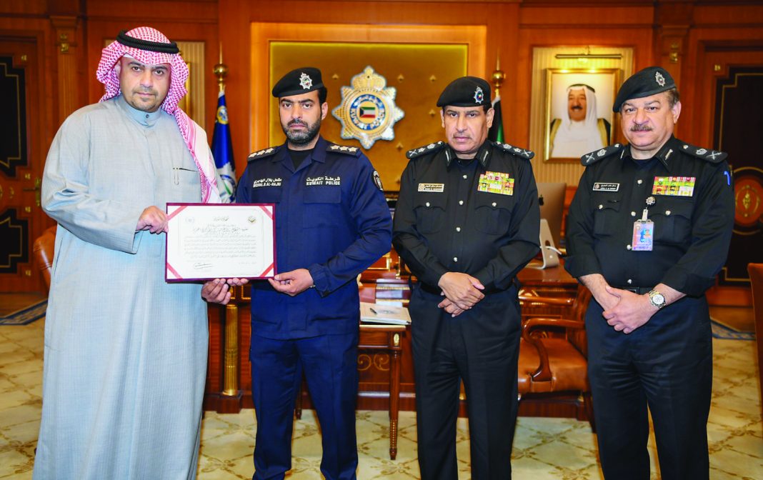 Officer honored for humanitarian gesture towards expats