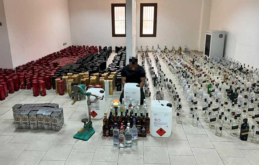 Fake foreign liquor refilling unit seized