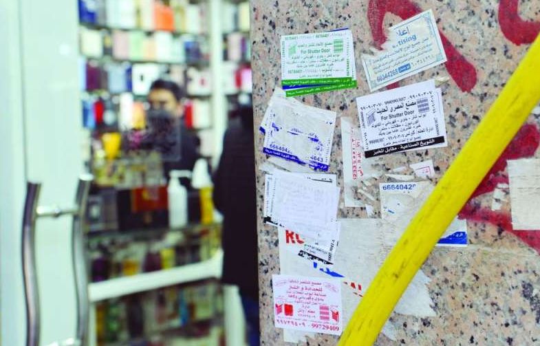 Up to 1000 KD fine for illegal stickers in Mubarakiya market