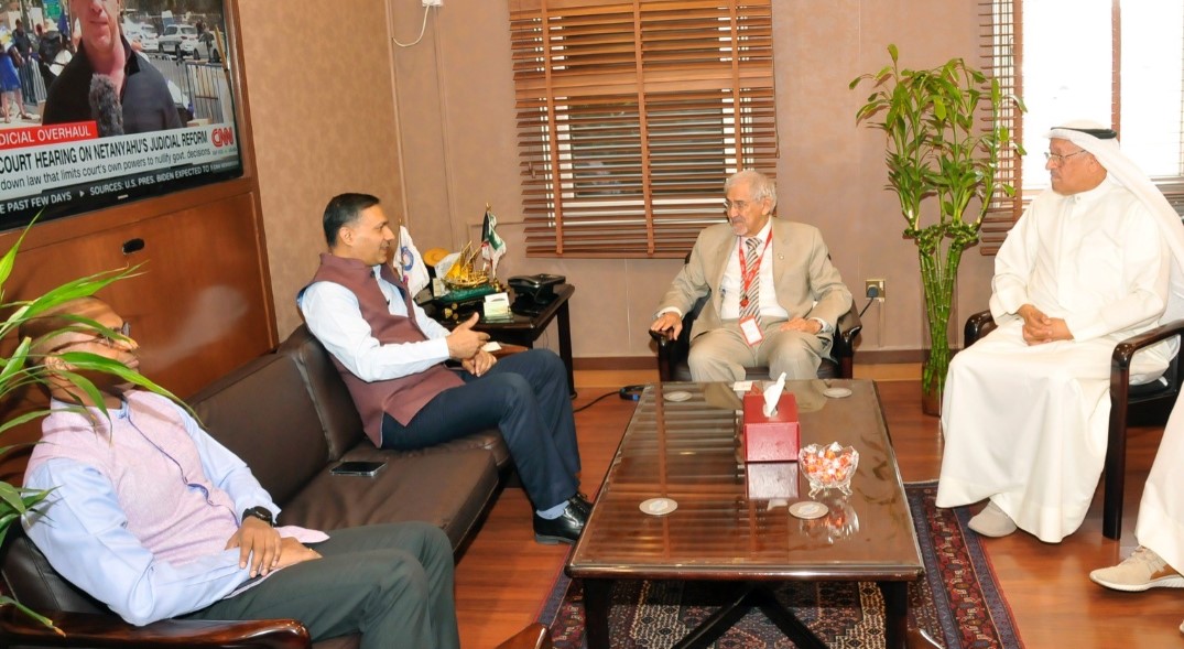 Indian Ambassador visit Kuwait Red Crescent Society; hails humanitarian role