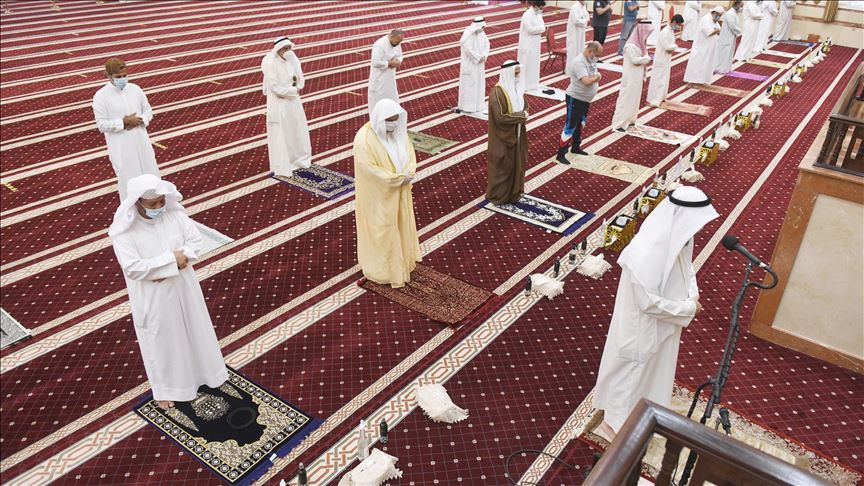 Friday prayers at more than 1,000 mosques this week