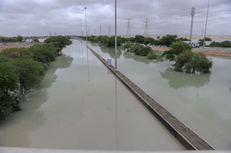 Torrential rains swamp Kuwait roads; Moderate to heavy rainfalls forecast Thursday night