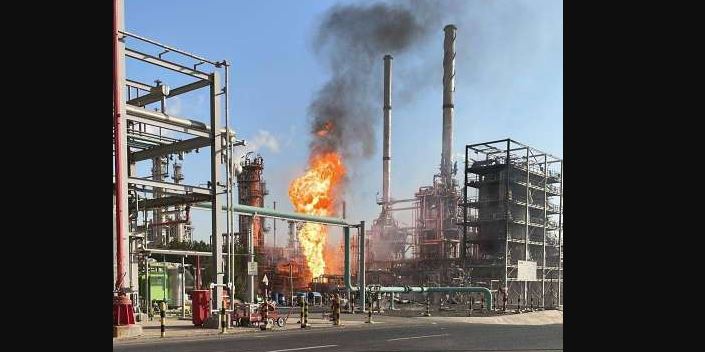 Heavy Explosion at Ahmadi oil refinery. No injuries reported