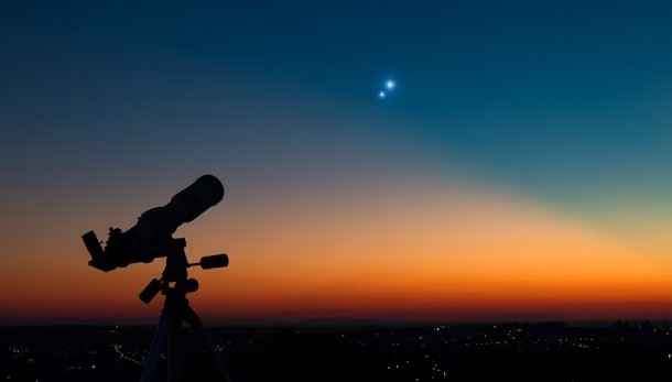 Jupiter, Saturn and Venus adorns Kuwait sky