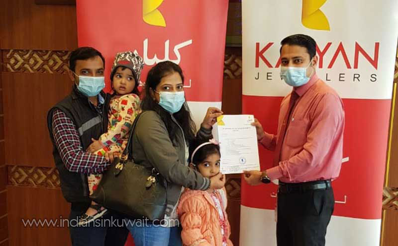 IIK Valentine’s day message winners received prizes from Kalyan Jewellery