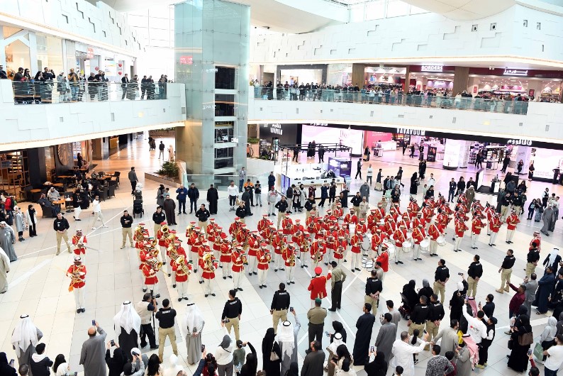 Kuwait Army music troupe celebrated National day at Avenue mall