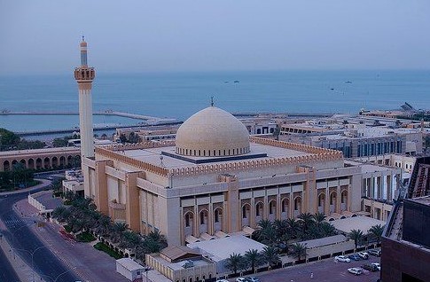 Grand Mosque opens its doors for night prayers after 3 years break