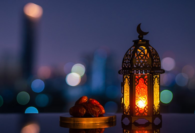 100 KD fine for eating in public during fasting hours