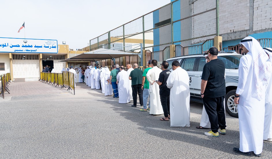 Kuwaiti voters flock to polling stations with renewed hope, enthusiasm