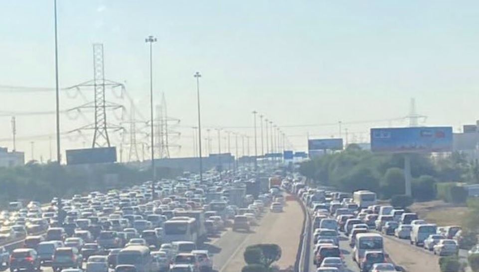 Traffic jam across Kuwait ahead of 5 pm curfew